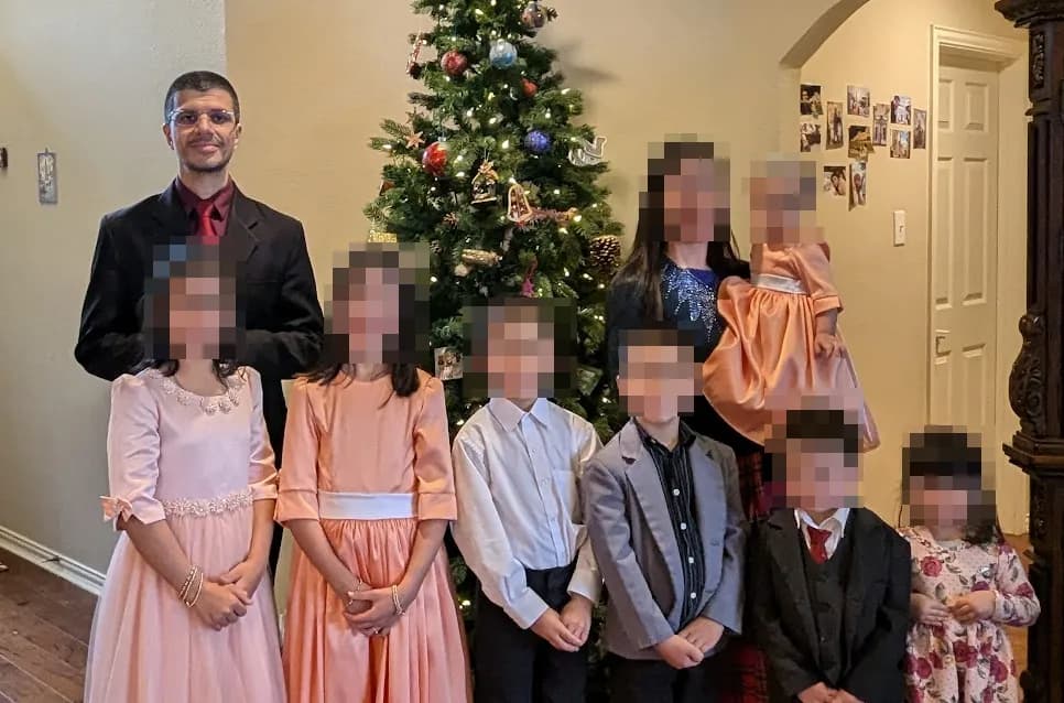 Daniel Julio Aguiar with his family